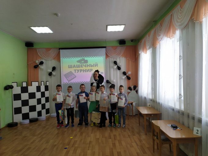Мы участвуем в шашечном турнире! Мы участвуем в шашечном турнире!.